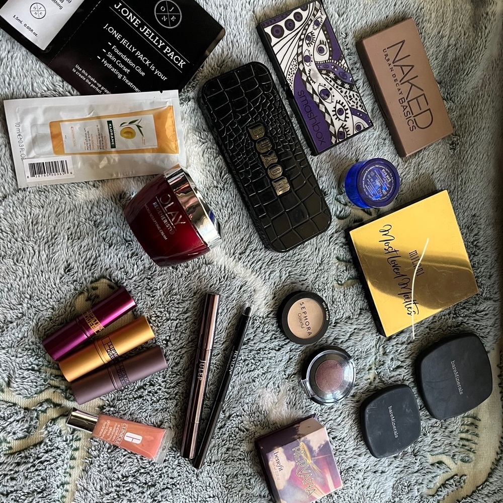 Bundle of new/used (cleaned and sanitized) palettes and assorted beauty products